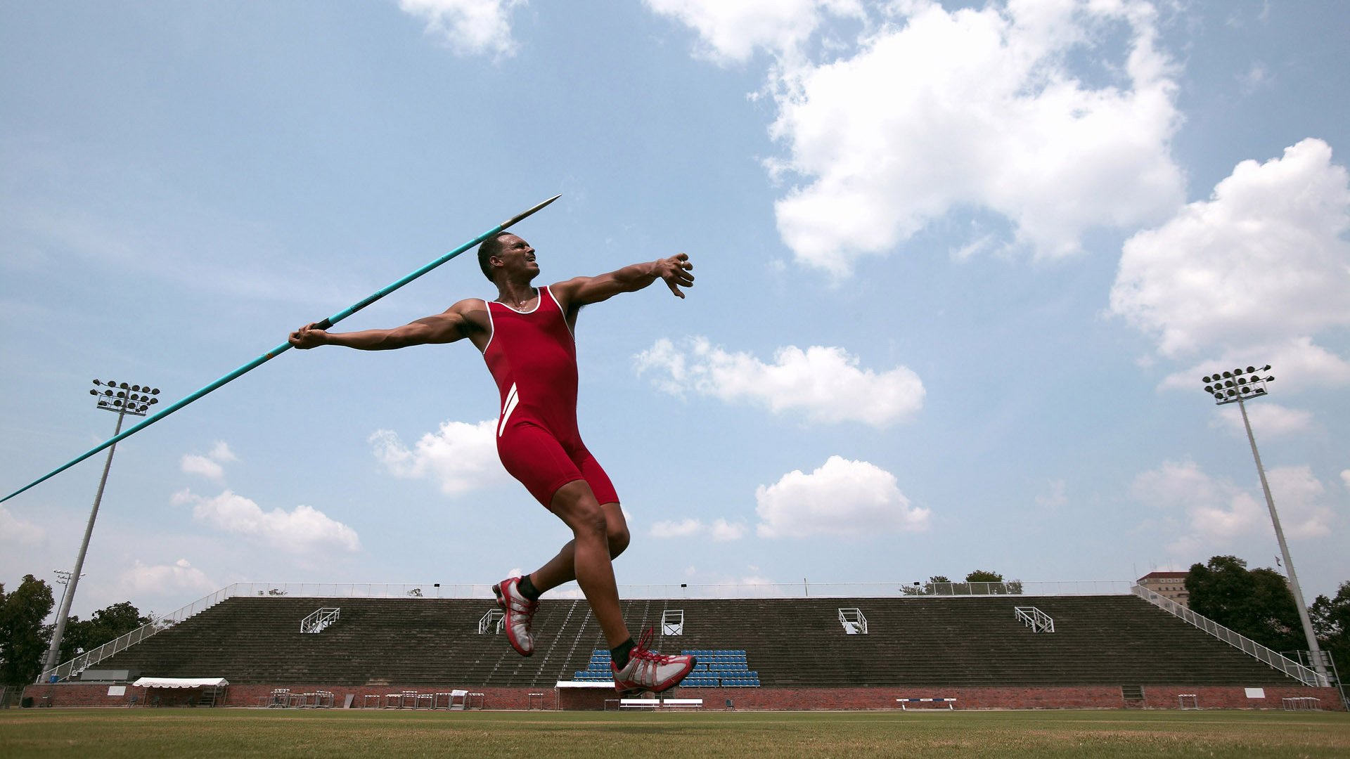 城市救援犬障碍赛 搜救犬与训导员展示专业实力